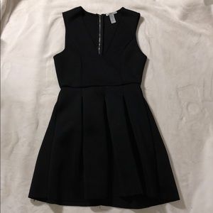 🖤Black Charlotte Russe Scuba V-Neck Dress🖤